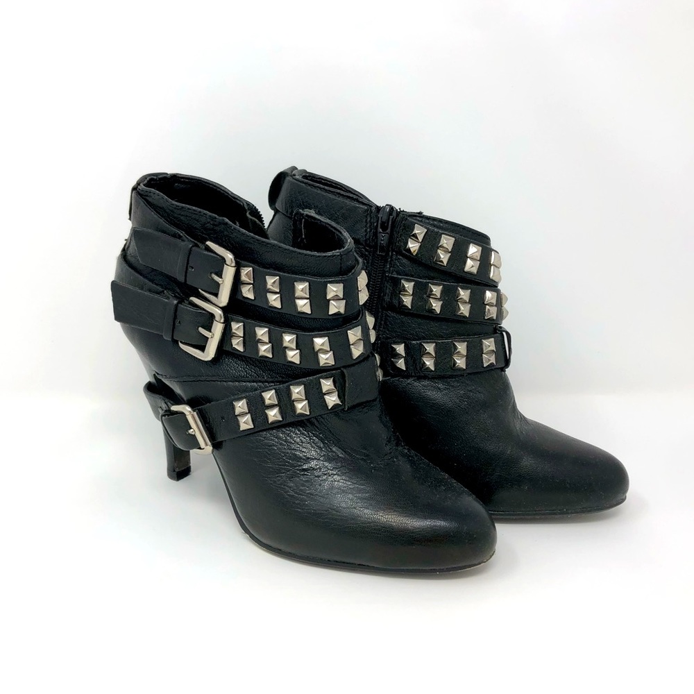 Report Black Belt Buckle Heels